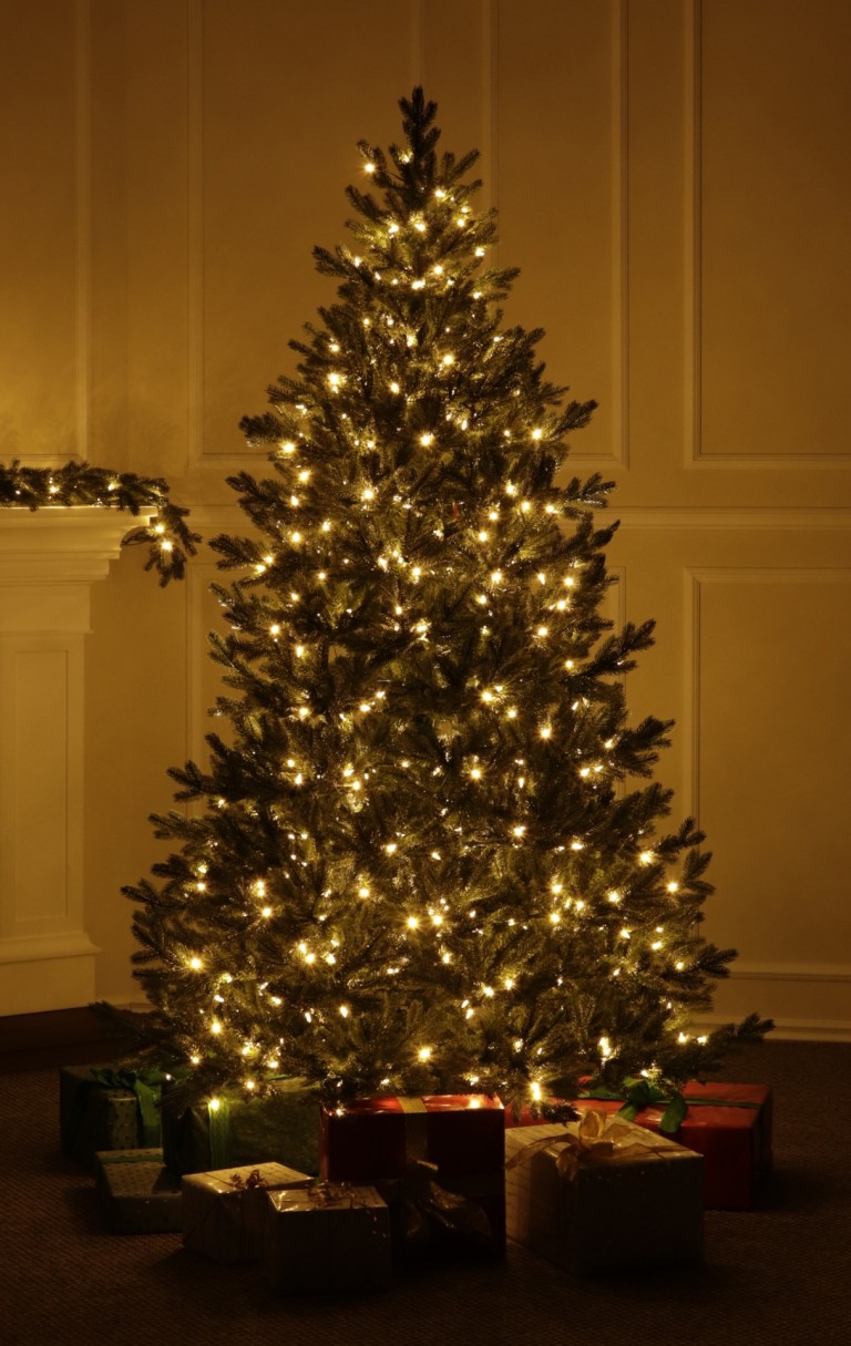 Műfenyő LED világítással, 100% 3D levél-Sherwood Spruce 215 cm
