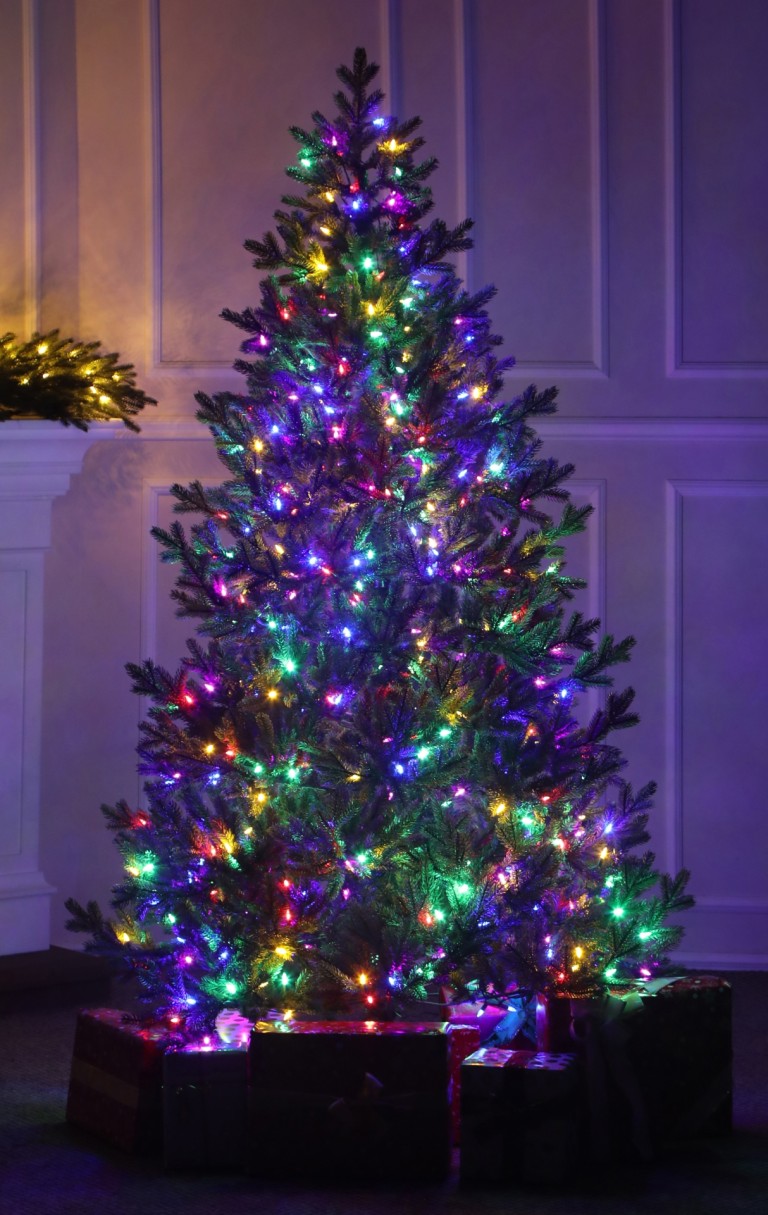 Műfenyő teljesen 100%  levéllel-színes LED világítás-Sherwood Spruce 215 cm