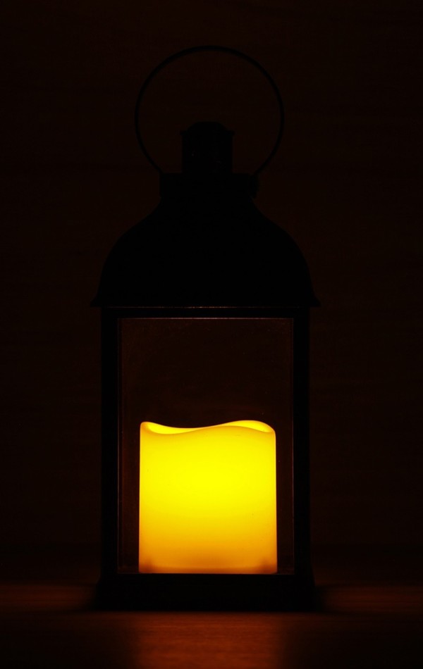 Antikolt lámpás pislákoló LED gyertyával