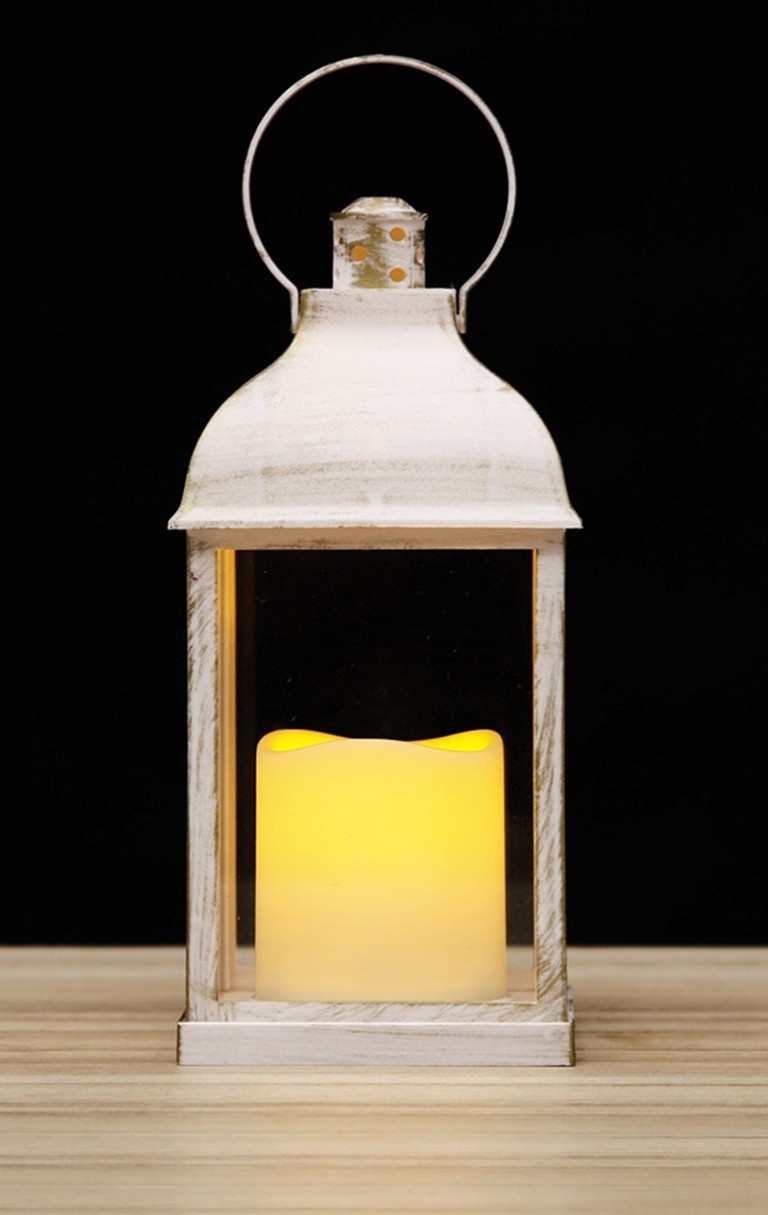Fehér lámpás pislákoló LED gyertyával