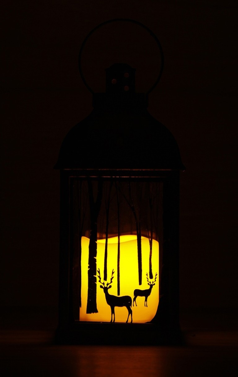 Antracit színű lámpás pislákoló LED gyertyával, mintás üveggel
